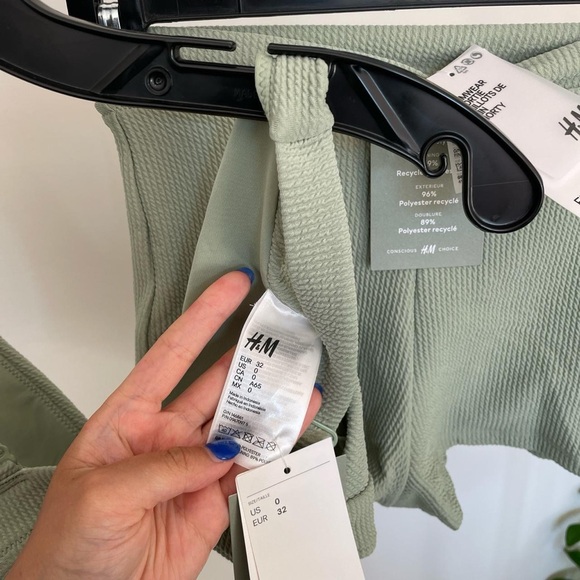 H&M Bikini Shorts Set - Picture 2 of 4